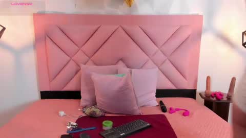 Snapshot of caroline_daring chatting on 07.04.26 caroline daring online show from 07.04.26