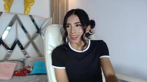 Snapshot of caroline_foster1 chatting on 09.28.25 caroline_foster1 online show from 09.28.25
