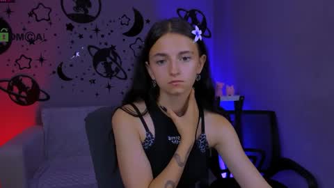 Snapshot of caroline_honeyy chatting on 07.06.26 Caroline online show from 07.06.26