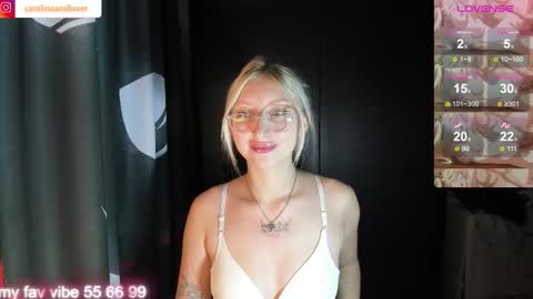 Snapshot of carolineandlover chatting on 10.27.25 Caroline and Lover online show from 10.27.25