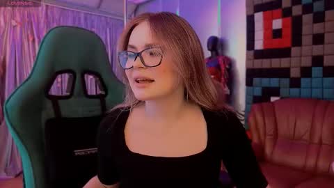 Snapshot of carolinedjoi chatting on 03.28.26 Caroline online show from 03.28.26