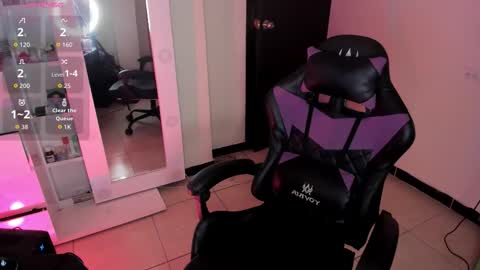 Snapshot of carolineegarcia chatting on 11.28.25 CarolineeGarcia online show from 11.28.25