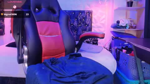 Caroline Scoth online show from 01.08.25