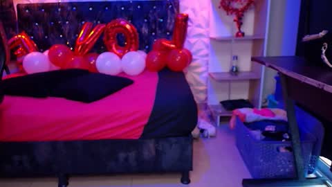 Snapshot of carolinescoth_dl chatting on 02.18.25 Caroline Scoth online show from 02.18.25