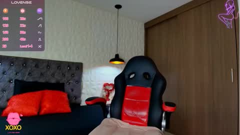 Snapshot of carolinescoth_dl chatting on 09.30.25 Caroline Scoth online show from 09.30.25