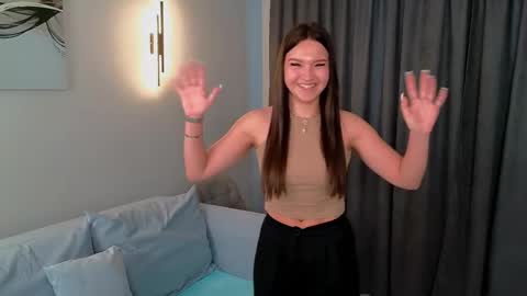 Snapshot of carolinewebster chatting on 12.20.25 Eva online show from 12.20.25