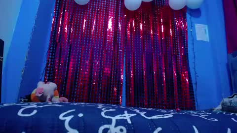 Carolinhe  online show from 04.25.26