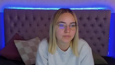 Snapshot of carollflexx chatting on 11.05.25 CarollFlexx online show from 11.05.25