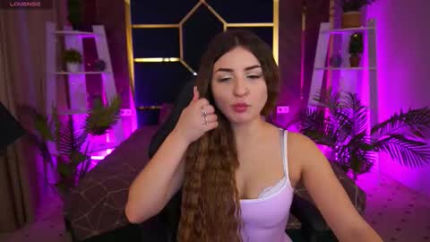 Snapshot of carollynee chatting on 12.16.25 carollynee online show from 12.16.25