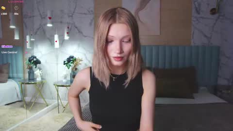 Snapshot of carolreeves chatting on 05.19.26 Carol online show from 05.19.26