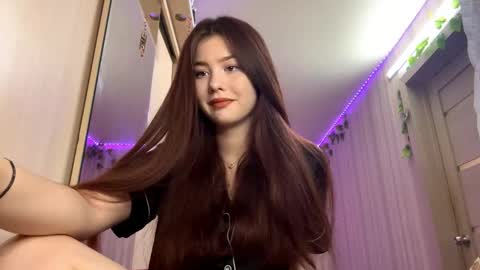 Snapshot of carolynexford chatting on 11.30.25 Emma online show from 11.30.25