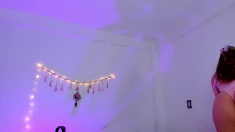 Snapshot of carriexwood chatting on 01.21.25 Nia  online show from 01.21.25