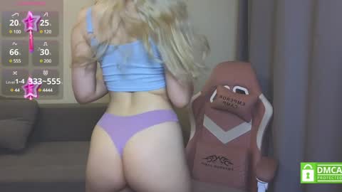 Snapshot of caseylabow chatting on 12.17.24 My name is Casey... Nice to meet you I will be happy to have funthumbs up please its important online show from 12.17.24