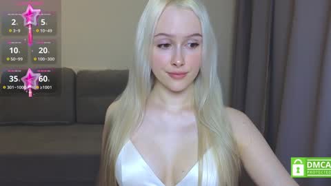 Snapshot of caseylabow chatting on 12.22.24 My name is Casey... Nice to meet you I will be happy to have funthumbs up please its important online show from 12.22.24