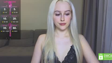 Snapshot of caseylabow chatting on 01.12.25 My name is Casey... Nice to meet you I will be happy to have funthumbs up please its important online show from 01.12.25