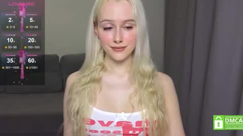 Snapshot of caseylabow chatting on 02.15.25 My name is Casey... Nice to meet you I will be happy to have funthumbs up please its important online show from 02.15.25