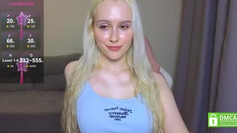 Snapshot of caseylabow chatting on 03.11.25 My name is Casey... Nice to meet you I will be happy to have funthumbs up please its important online show from 03.11.25