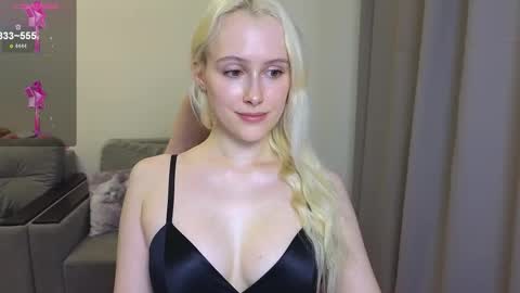 Snapshot of caseylabow chatting on 10.12.25 My name is Casey... Nice to meet you I will be happy to have funthumbs up please its important online show from 10.12.25