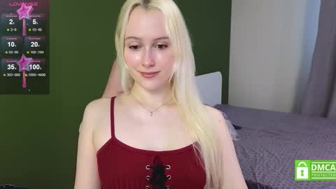 Snapshot of caseylabow chatting on 10.23.25 My name is Casey... Nice to meet you I will be happy to have funthumbs up please its important online show from 10.23.25