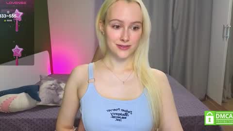 Snapshot of caseylabow chatting on 10.28.25 My name is Casey... Nice to meet you I will be happy to have funthumbs up please its important online show from 10.28.25