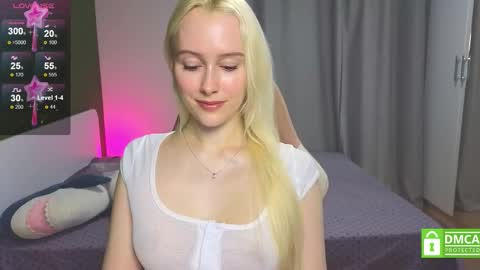 Snapshot of caseylabow chatting on 11.09.25 My name is Casey... Nice to meet you I will be happy to have funthumbs up please its important online show from 11.09.25