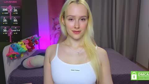 Snapshot of caseylabow chatting on 11.26.25 My name is Casey... Nice to meet you I will be happy to have funthumbs up please its important online show from 11.26.25