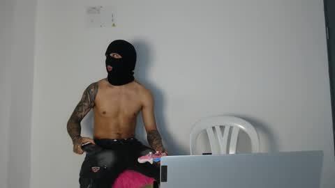 Snapshot of cash_master777 chatting on 11.28.25 cash_master777 online show from 11.28.25