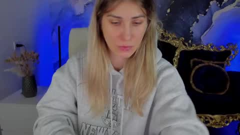 Snapshot of cassandragood chatting on 02.11.25 Lena online show from 02.11.25