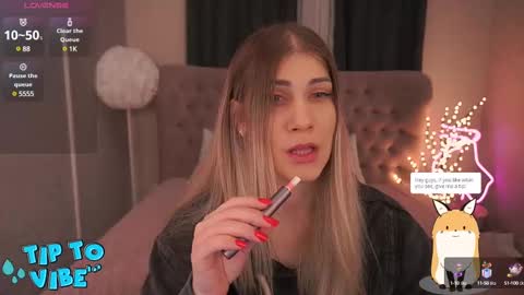 Snapshot of cassandragood chatting on 03.04.25 Lena online show from 03.04.25