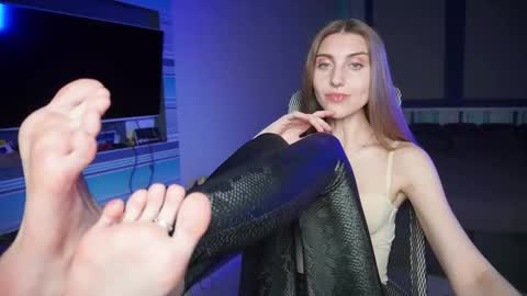 Seductress Cassia  FINDOM AND SADISM  NO NUDE online show from 11.16.25