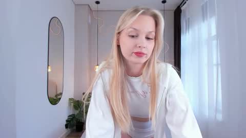 Hello my name is Cassie and my friend Nilo is also here online show from 10.03.25