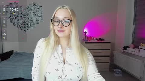 Snapshot of cassie_rosss chatting on 01.14.25 Cassie Rosss online show from 01.14.25