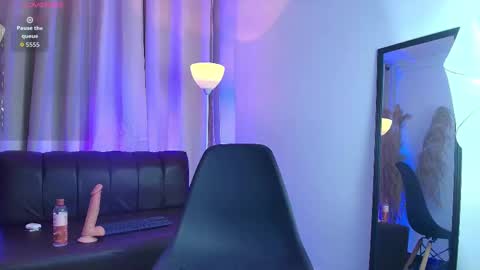 cat_kiss_ online show from 09.11.25