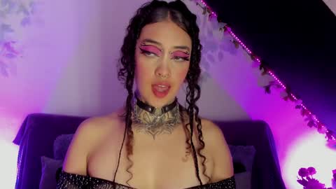 Cata green model independient online show from 01.28.25