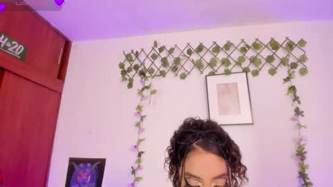 Cata green model independient online show from 11.13.25