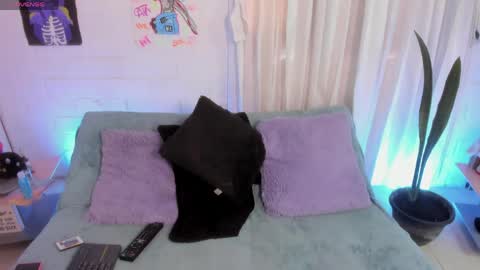 Cata green model independient online show from 02.28.26