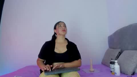 Snapshot of catalina_bustos chatting on 09.24.25 Catalina bustos online show from 09.24.25