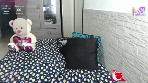 Snapshot of catalinahenao chatting on 06.06.26 cata online show from 06.06.26