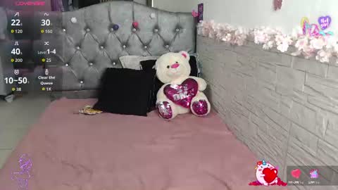 Snapshot of catalinahenao chatting on 07.17.26 cata online show from 07.17.26