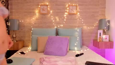 CatalinnaThompson online show from 12.11.24