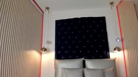 CatalinnaThompson online show from 10.23.25