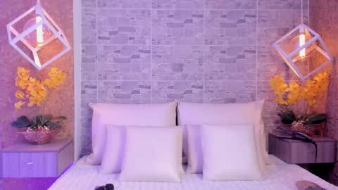 CatalinnaThompson online show from 11.19.25