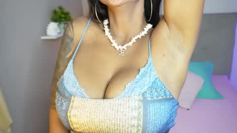 Snapshot of caterinezapataa chatting on 12.27.24 Caterine Zapata online show from 12.27.24