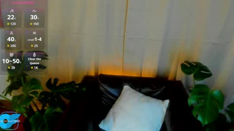 Caterine Zapata  online show from 04.28.26