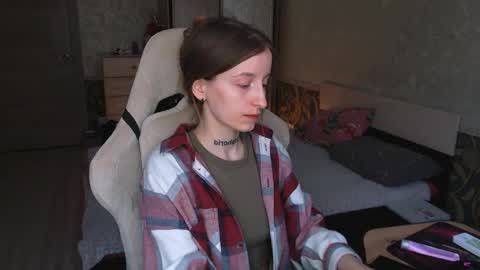 Snapshot of cath_dysphoria_ chatting on 05.01.26 CATH online show from 05.01.26