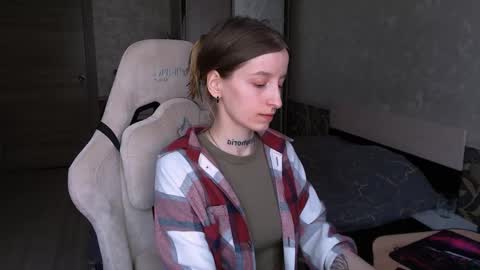 Snapshot of cath_dysphoria_ chatting on 05.16.26 CATH online show from 05.16.26