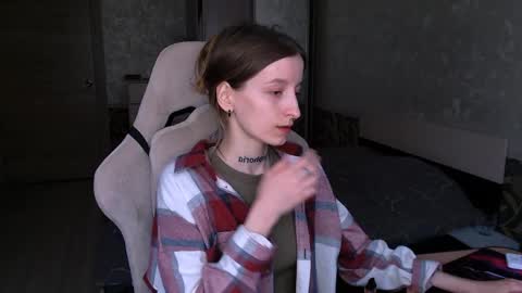 Snapshot of cath_dysphoria_ chatting on 05.16.26 CATH online show from 05.16.26