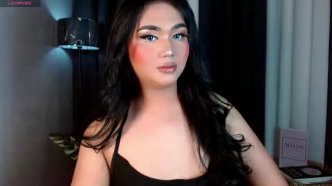 Snapshot of catherine_louise chatting on 09.25.25 cath online show from 09.25.25