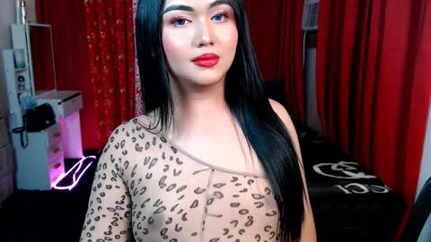 Snapshot of catherine_louise chatting on 12.03.25 cath online show from 12.03.25