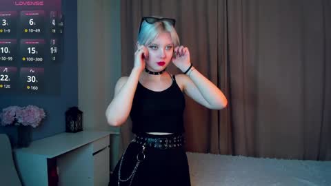 Mia online show from 04.06.26